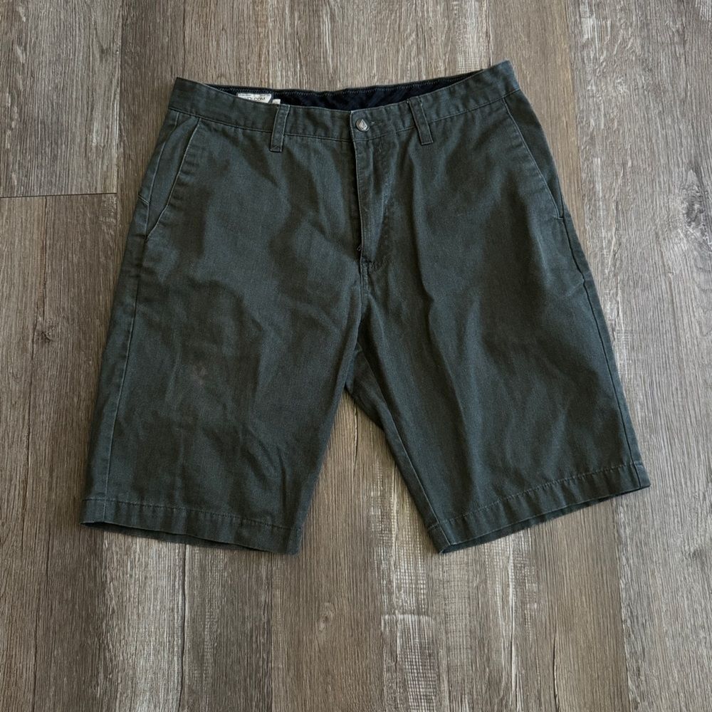 Volcom Men's Black Shorts Size 32